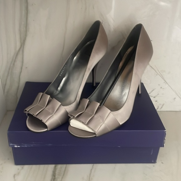 New Stuart Weitzman Taupe Satin Gigi High Heel shoes